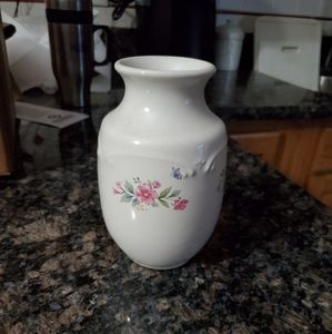 Pfaltzgraff Meadowlane vase
